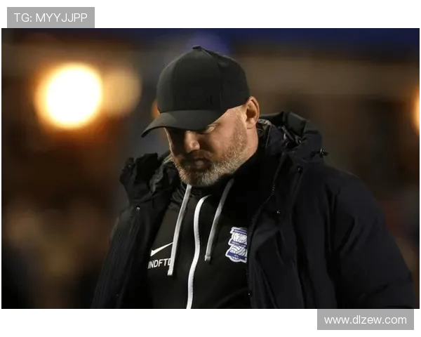 维拉下赛季客场黑色球衣致敬伯明翰地标首战曼联亮相